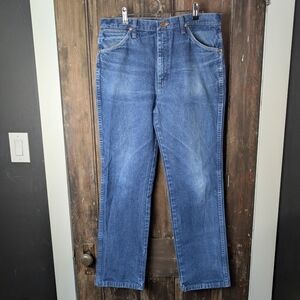 Vintage Wrangler Jeans Medium Wash Straight Leg USA Classic Workwear | 35x32